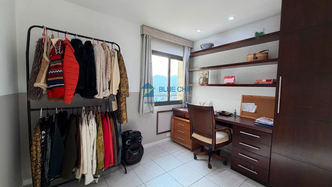 Furnished 3-bedroom apartment with enclosed balcony — photo 17