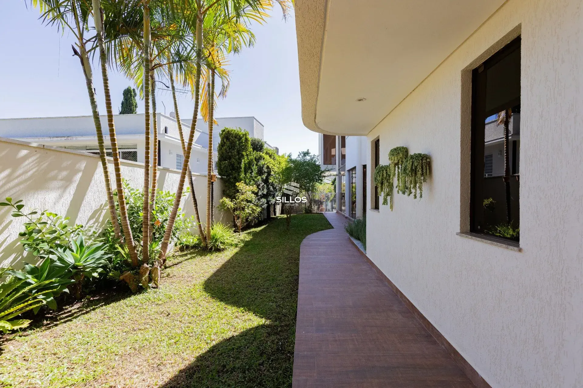 House with 4 bedrooms, 8 parking spaces in a condo — photo 19