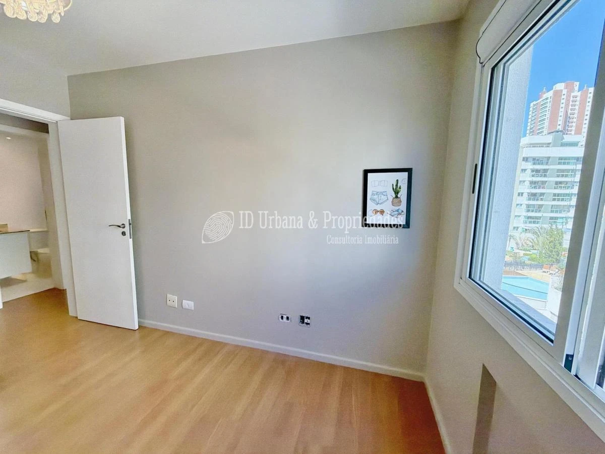 3-bedroom apartment in a building with a pool — photo 23
