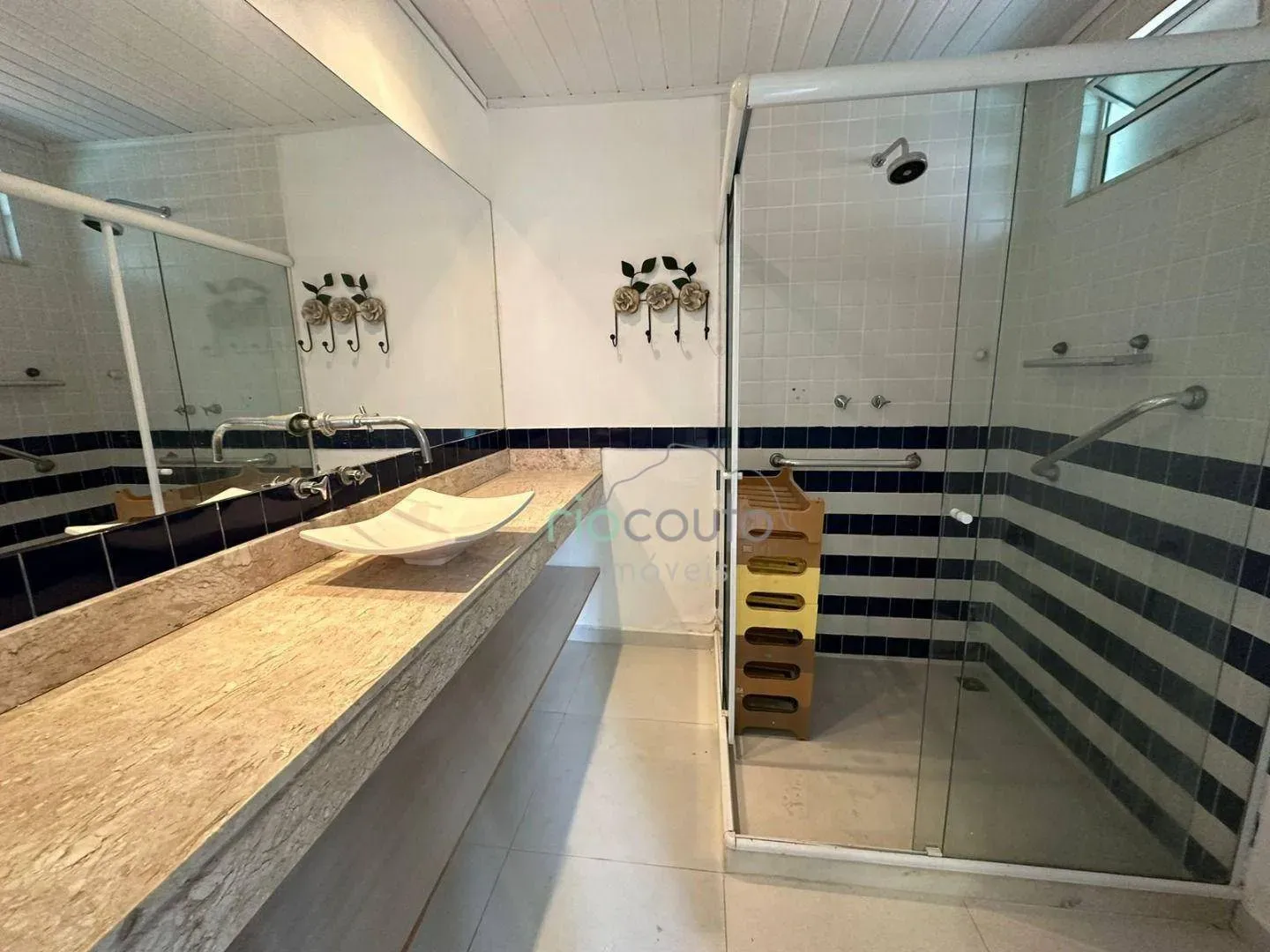 Casa com 5 quartos, 990 m² e 2 vagas, perto das janelas — photo 62
