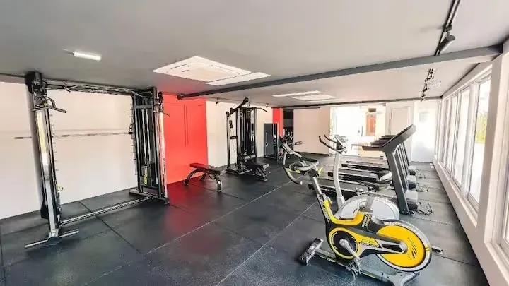 Вид на воду и 2 спальни: квартира 55 м² — photo 12