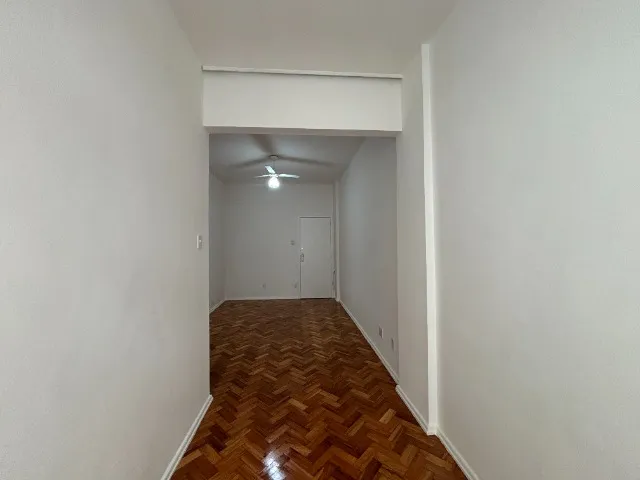 2-bedroom apartment with a bathroom and bathtub — photo 5