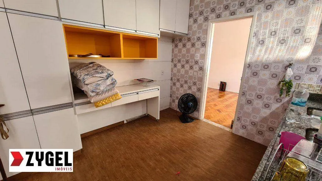2-bedroom apartment with a closed-off kitchen — photo 8