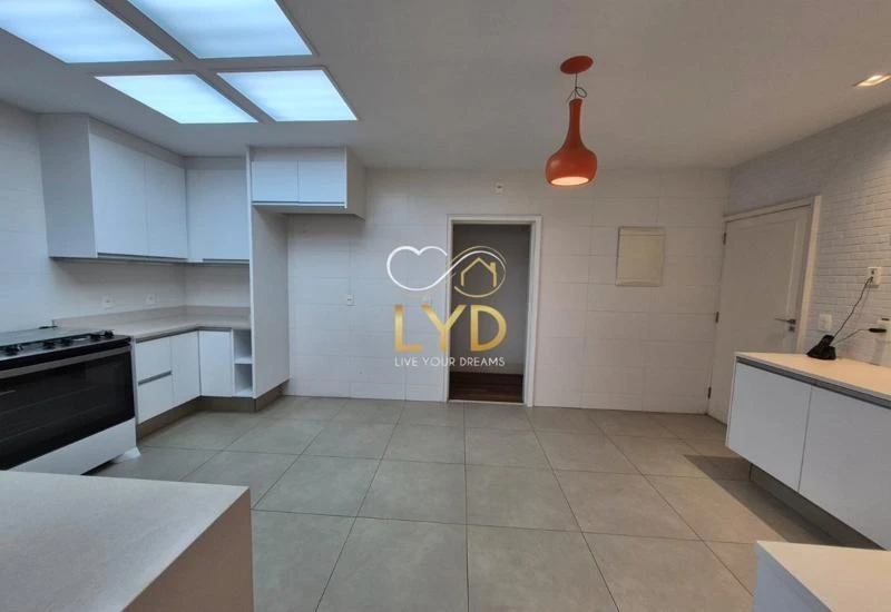 Apartment, 261 m², with a walk-in closet — photo 14