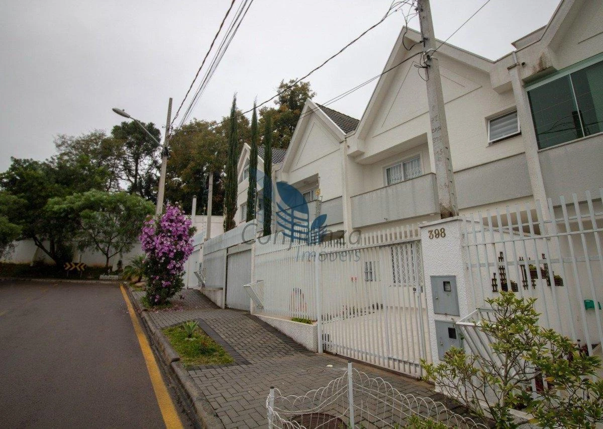 3-bedroom house with a glass-enclosed balcony in Curitiba — photo 22