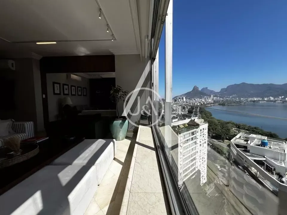 Furnished 3-bedroom apartment with 155 m² — photo 2