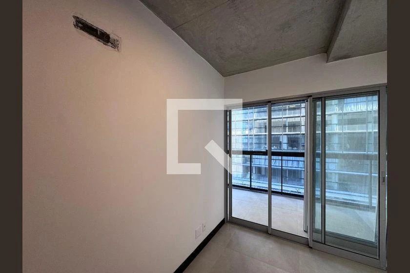 98 m² apartment with 3 bedrooms and a glassed-in balcony — photo 34