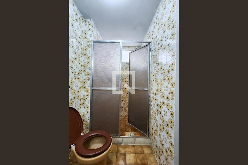 2-bedroom apartment in a building with a pool — photo 30