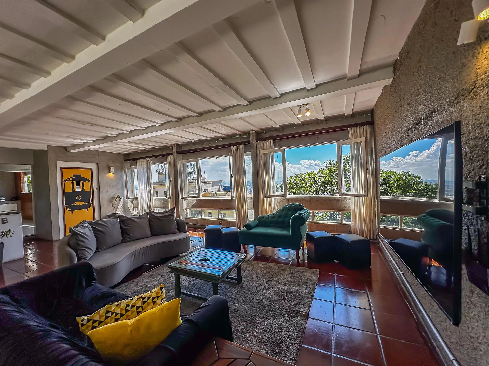 Floor-to-ceiling windows in a 4-bedroom house, 400 m² — photo 31