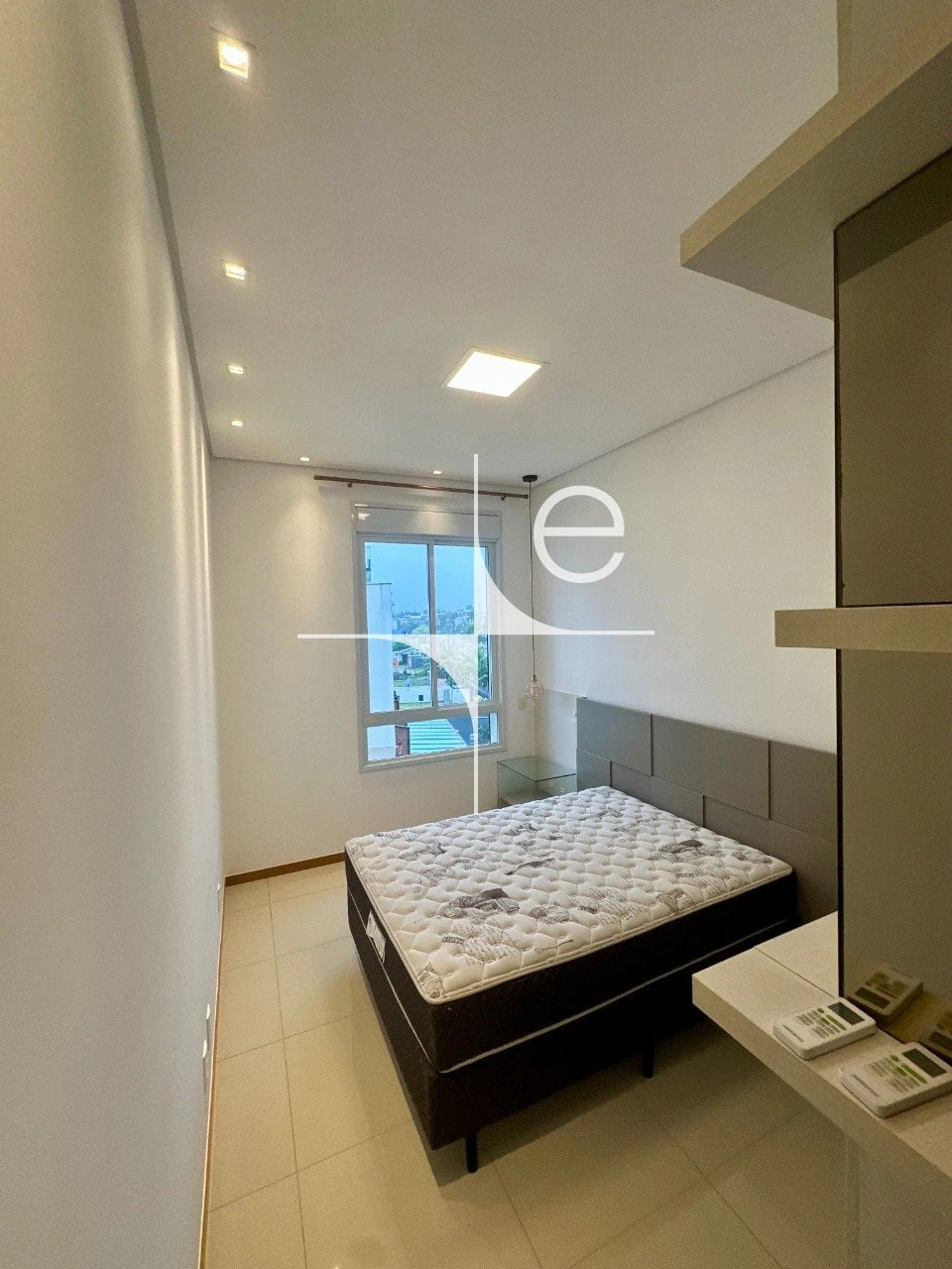 Walk-in closet in a 2-bedroom apartment, 98 m² — photo 27