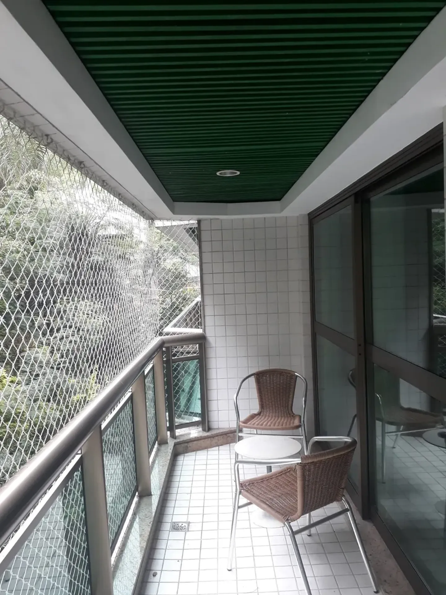 One-bedroom apartment in a building with a gym — photo 11