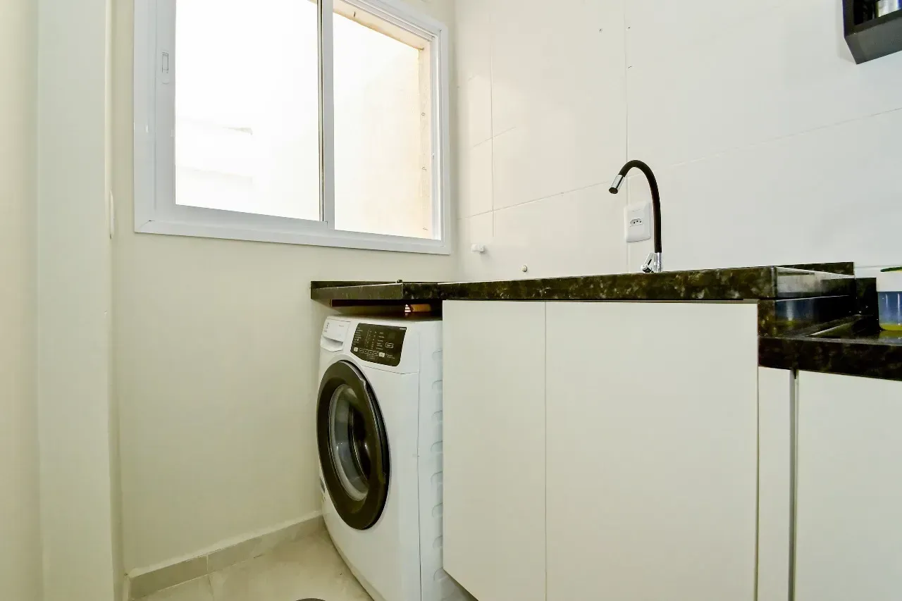 Furnished 1-bedroom apartment with 3 bathrooms — photo 9
