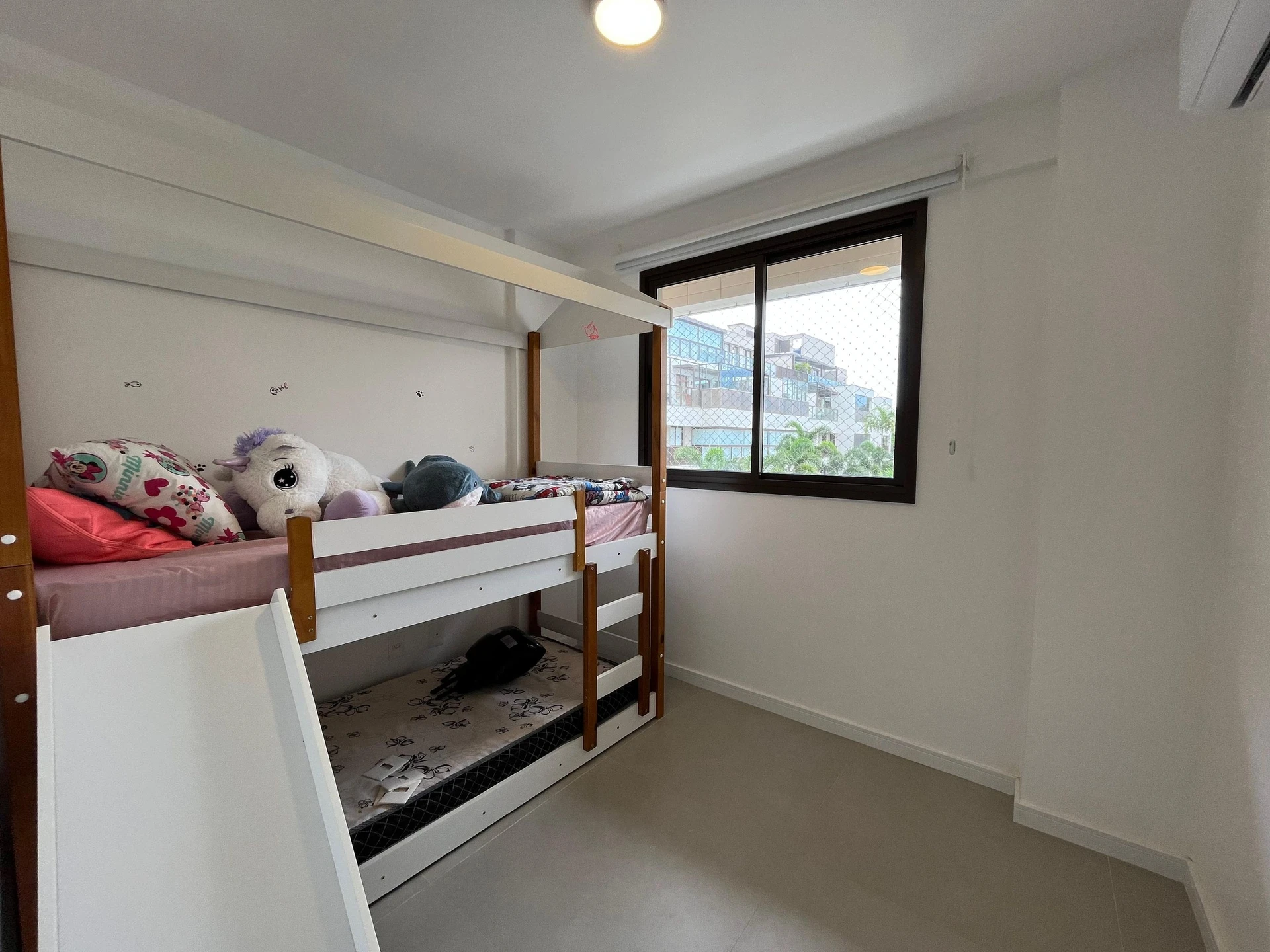 Furnished apartment, 89 m², with a glass-enclosed balcony — photo 29