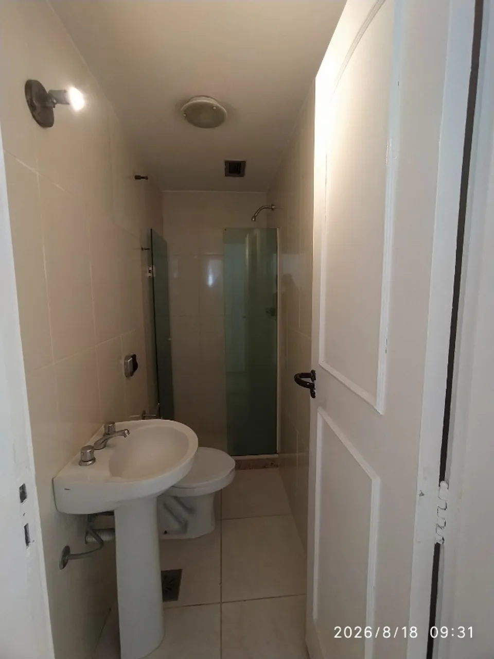 2-bedroom apartment with 2 bathrooms and a balcony — photo 2