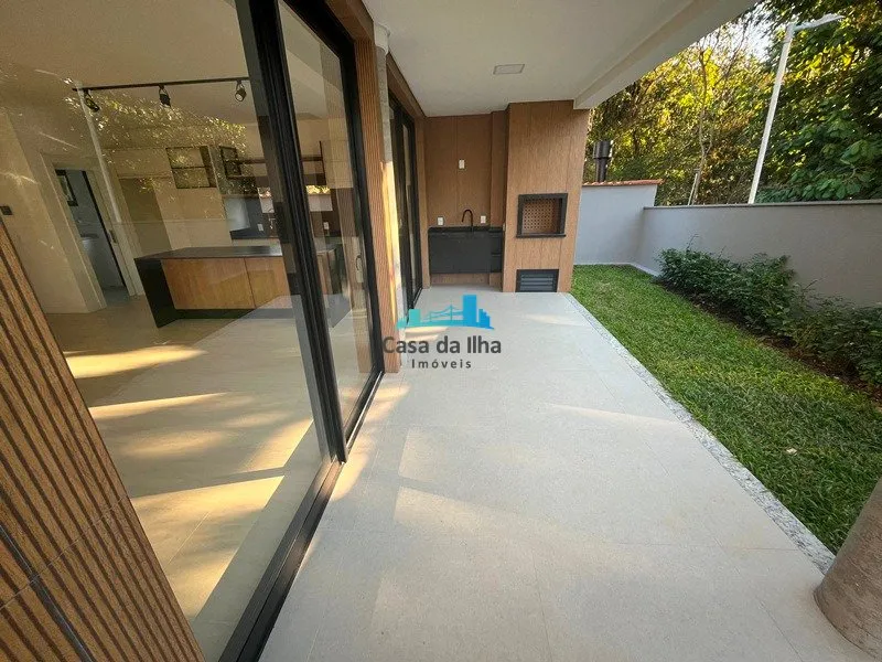 4-bedroom house with a garden in Florianópolis — photo 24
