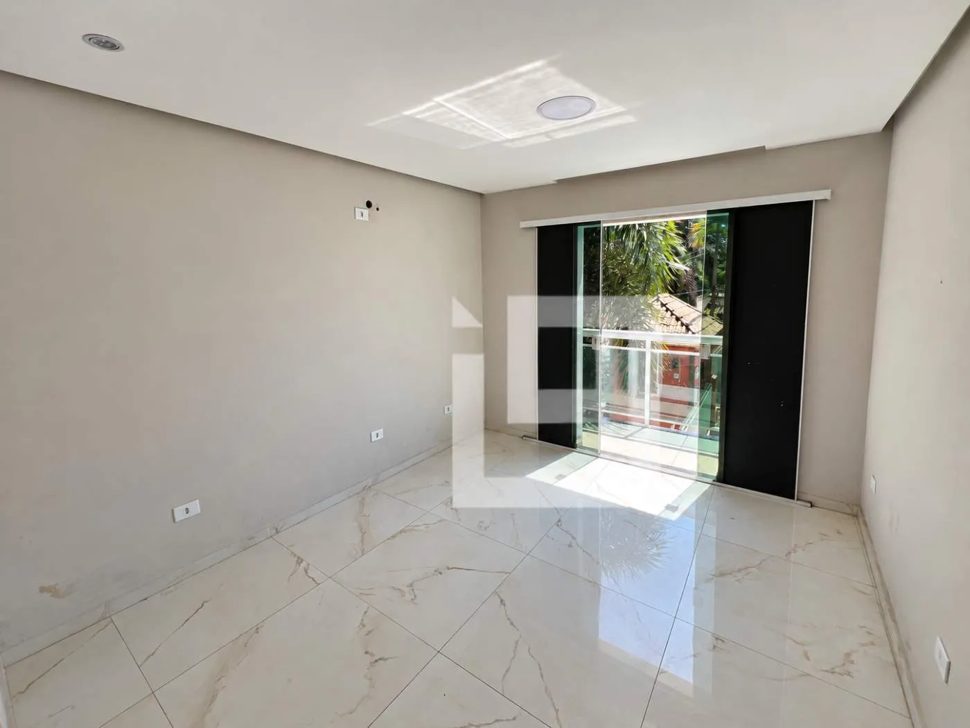 Casa, 220 m², com closet — photo 5