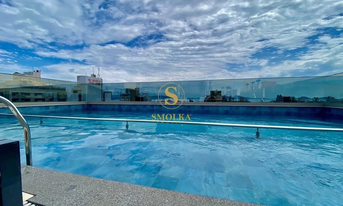 Studio in a building with a pool — photo 45