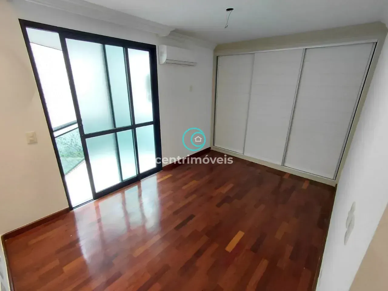3-bedroom apartment with a walk-in closet — photo 6