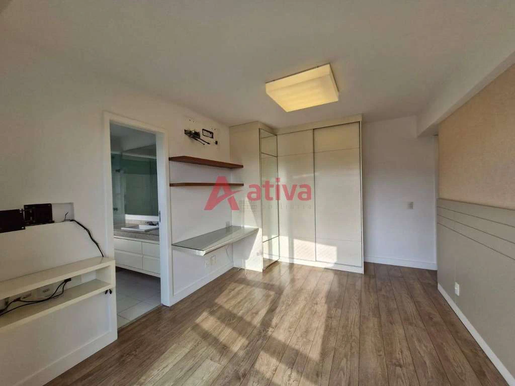 260 m² apartment with 4 en-suite bedrooms and laundry area — photo 16