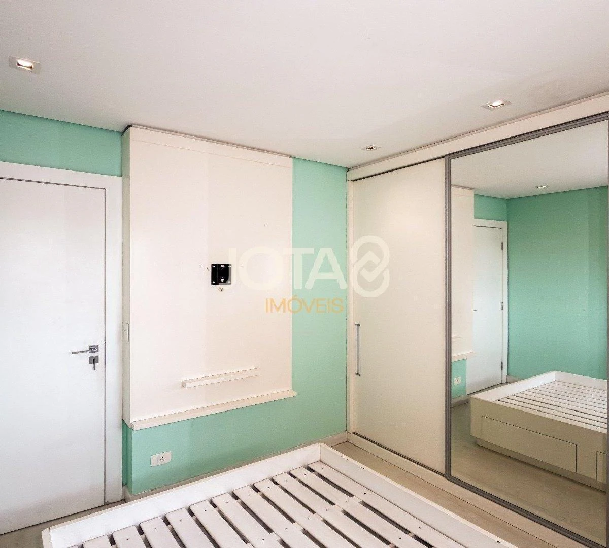 Apartment, 213 m², with a bathtub — photo 2