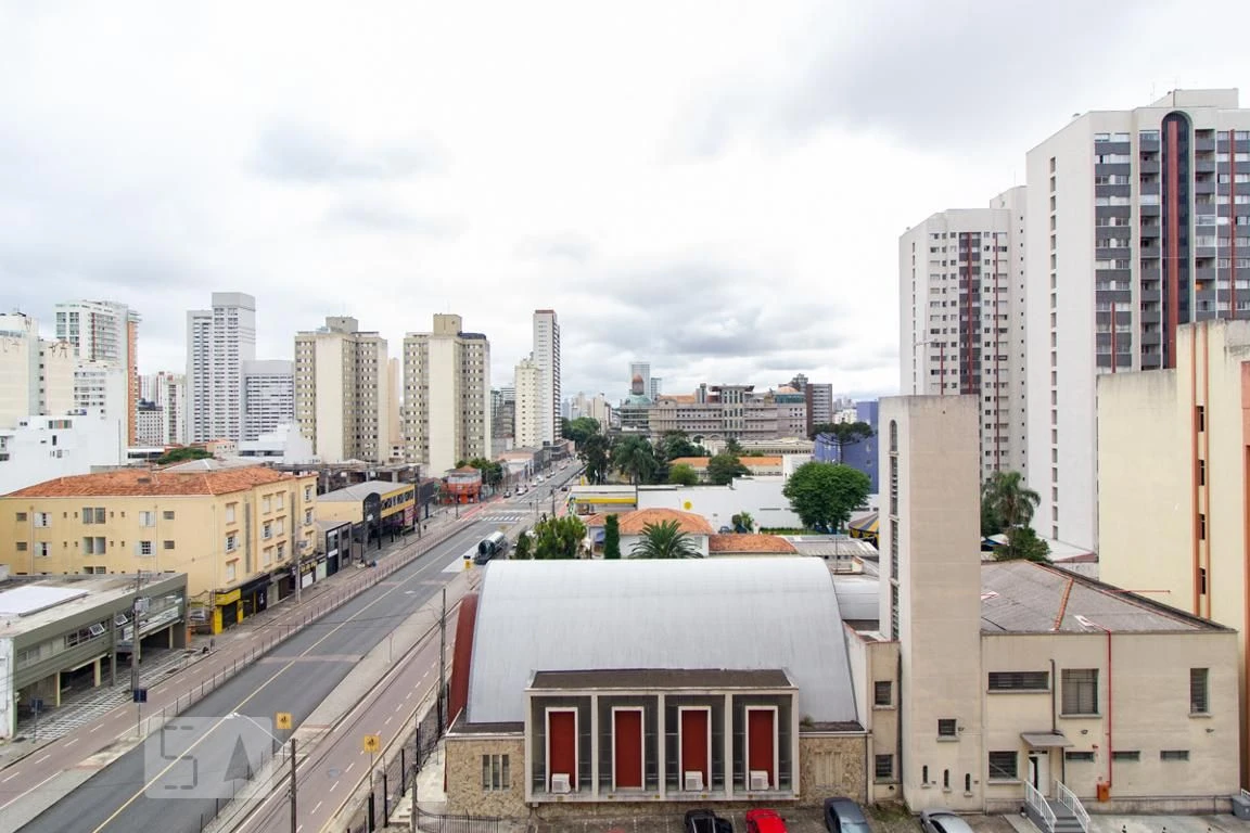 2-bedroom apartment with wood or laminate floors in Curitiba — photo 18