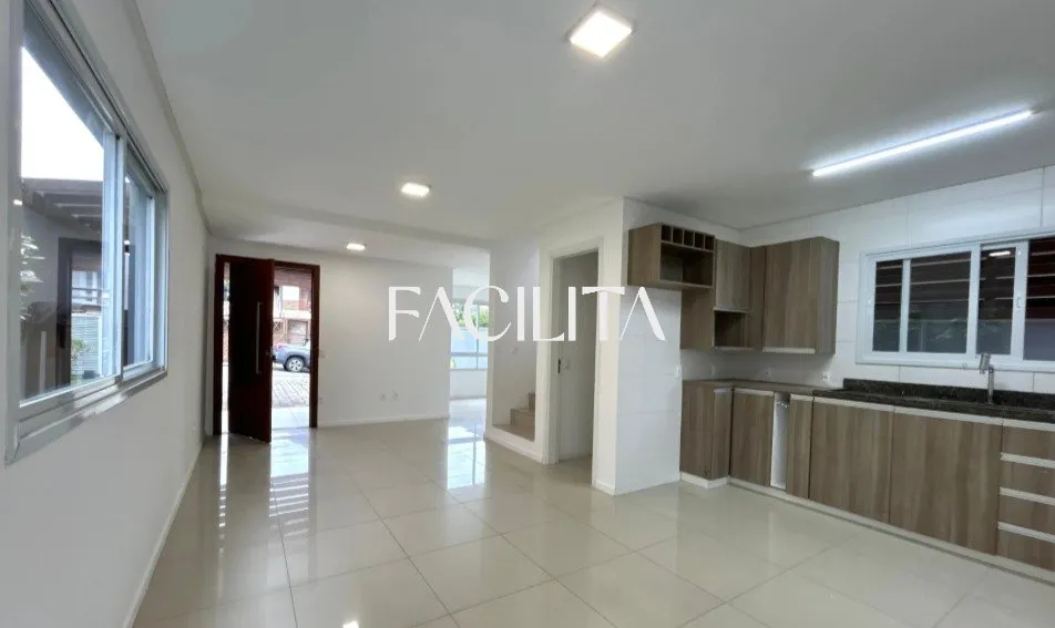 Casa com 3 quartos e cozinha americana com fogão — photo 20