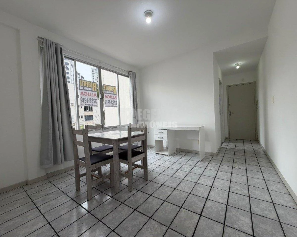 One-bedroom apartment with a home office in Florianópolis — photo 3