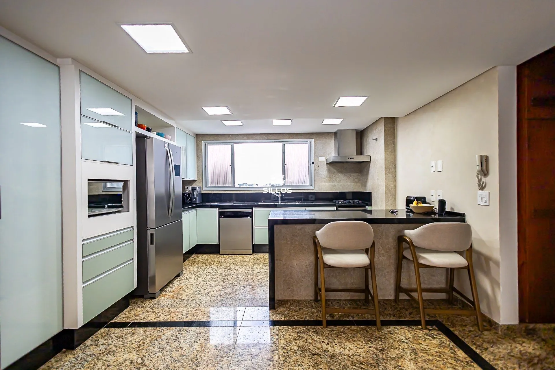 Apartamento de 241 m² con 4 dormitorios y cocina abierta — photo 9