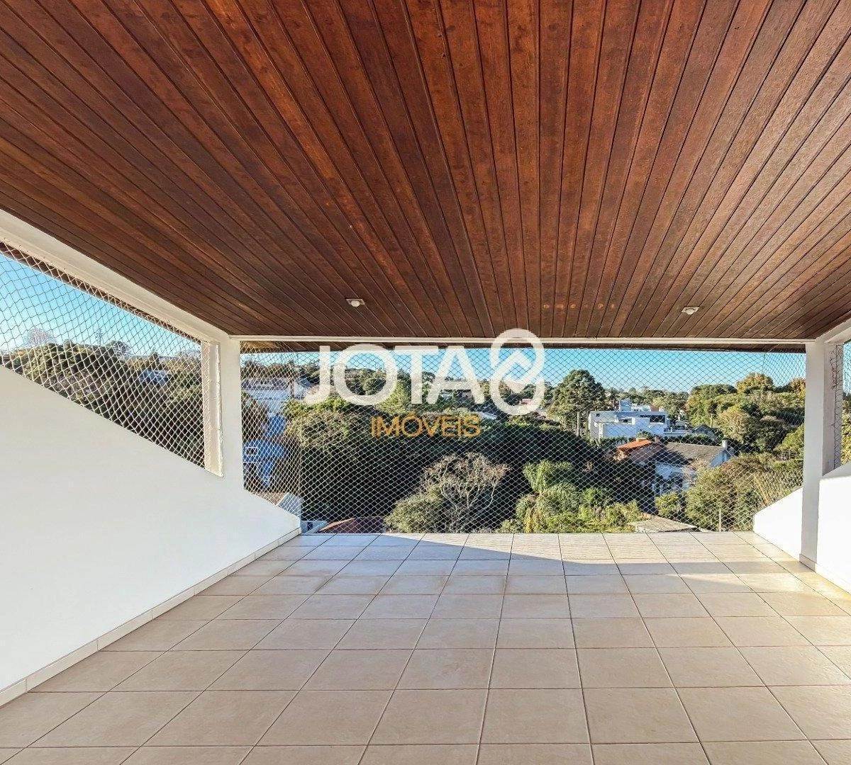 Spacious house with 3 en-suite bedrooms and 526 m² — photo 11