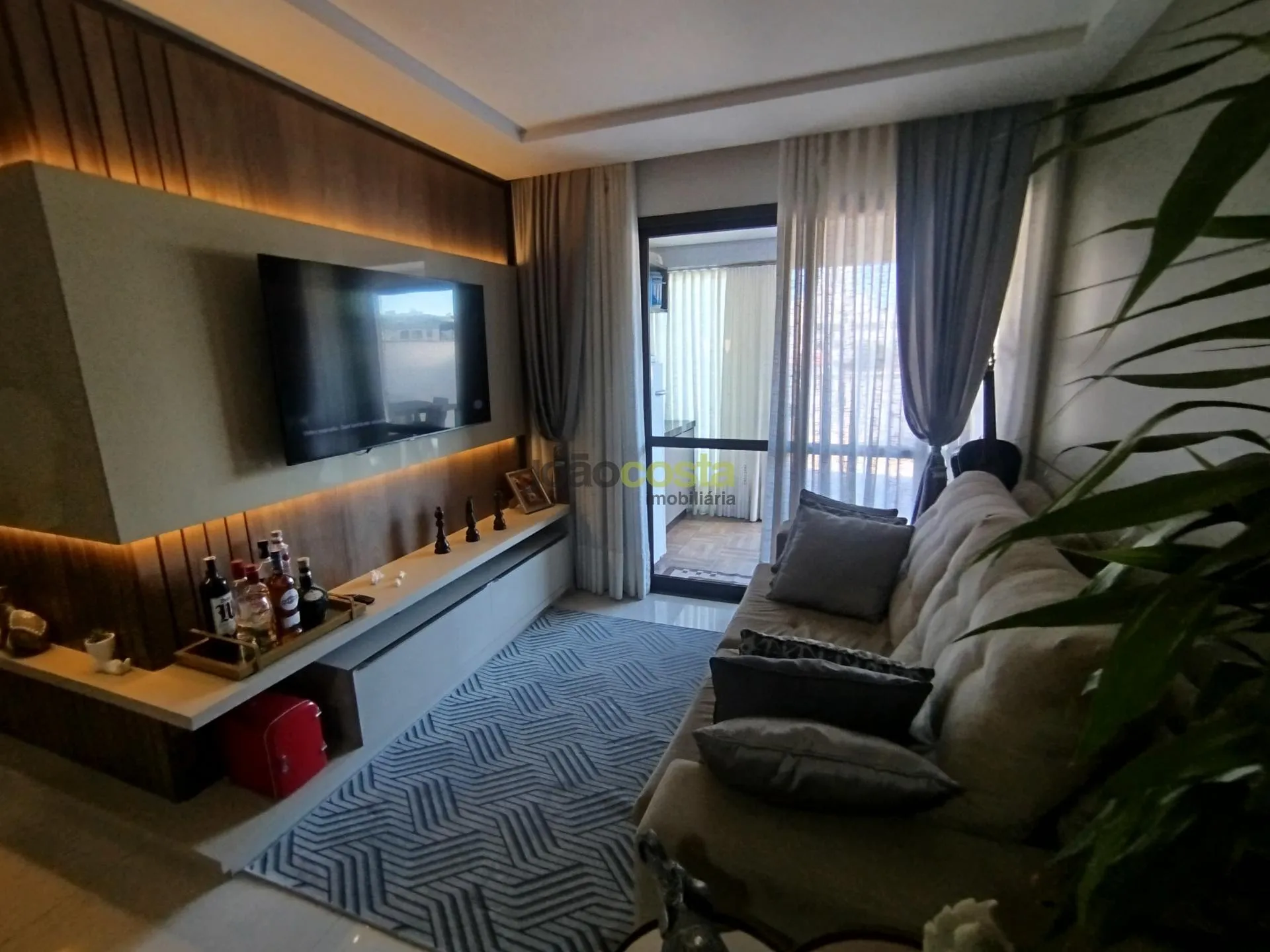 Furnished 110 m² apartment with 2 en-suites and private garden