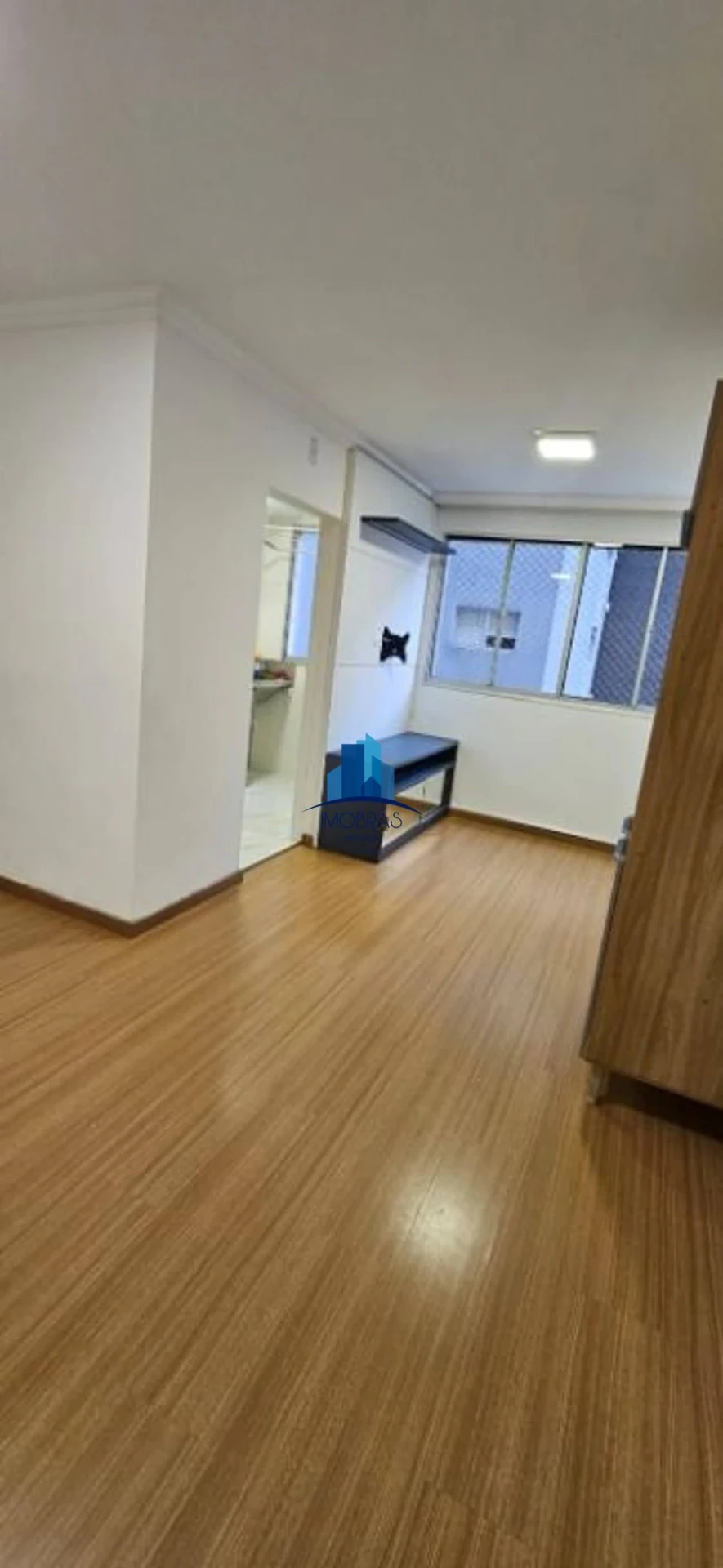 Wood or laminate floors in a one-bedroom apartment, 35 m² — photo 5