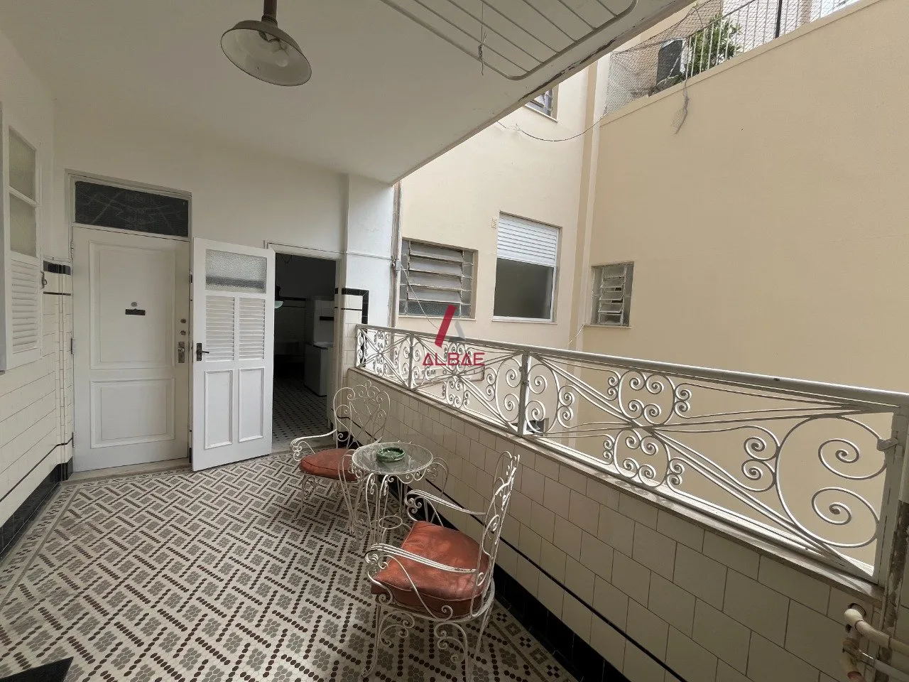 3-bedroom apartment with glassed-in balcony windows — photo 34