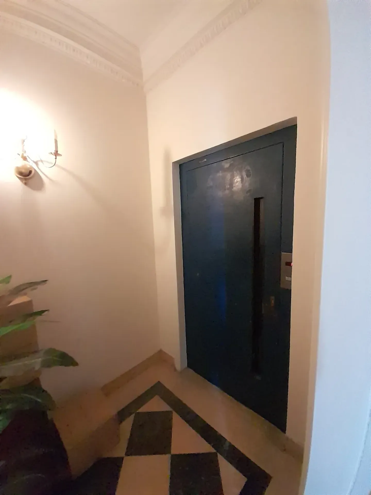 Apartment on the 9th floor with a glass-enclosed balcony — photo 33