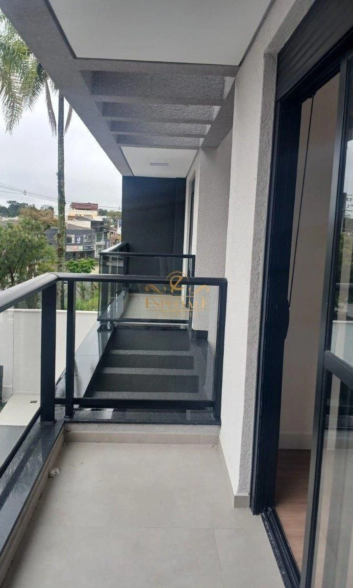 3-bedroom apartment with wood or laminate floors in Curitiba