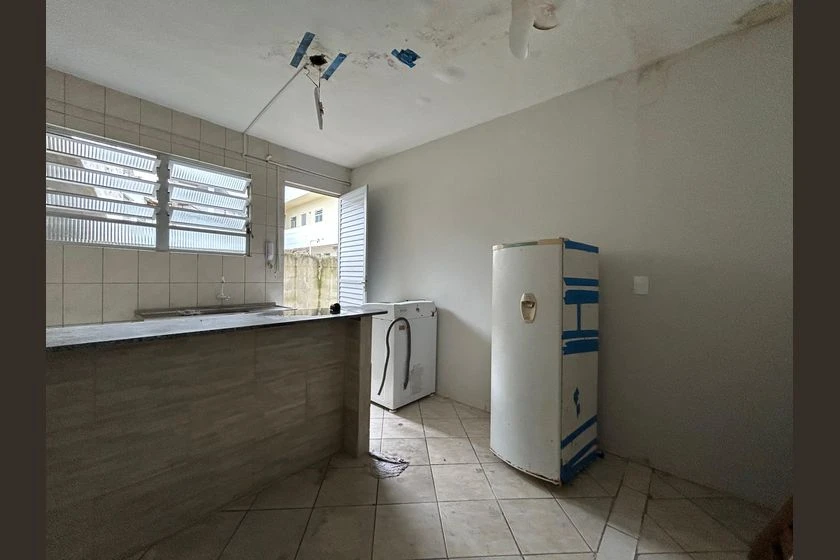 Single-bedroom house with a gas stove kitchenette — photo 9