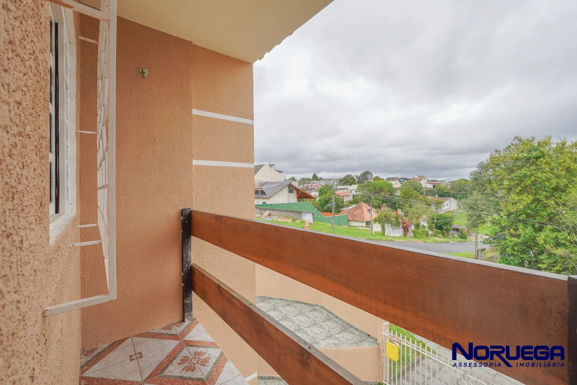 3-bedroom house with a grill on the balcony — photo 6