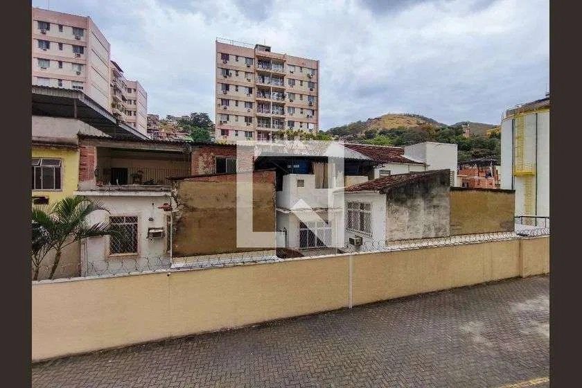 2-bedroom apartment in a building with a pool — photo 19