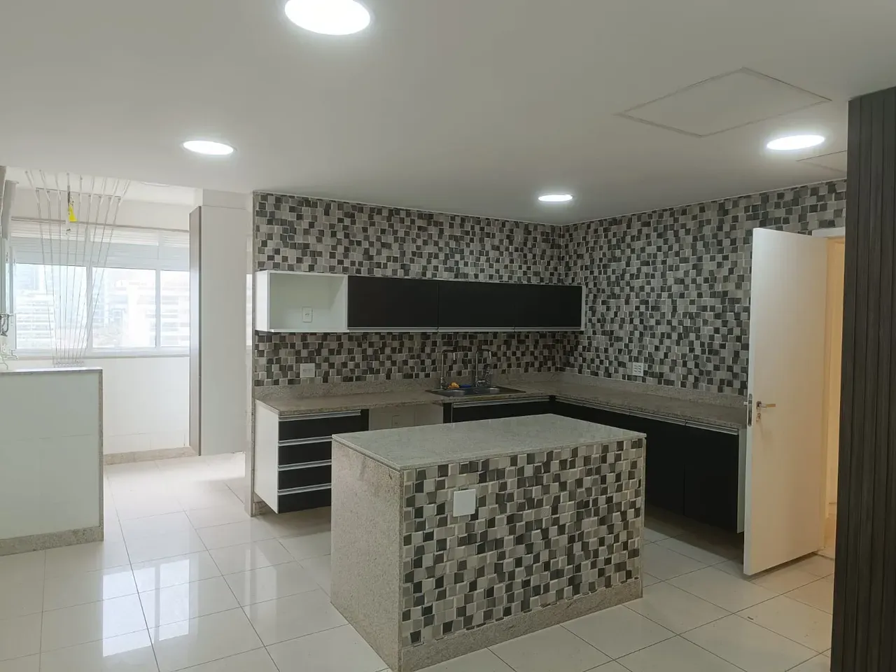 Water view in a 4-bedroom apartment, 282 m² — photo 2