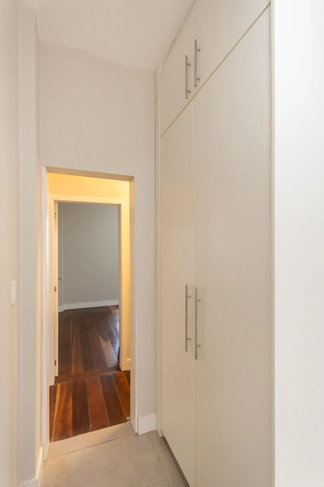 Wood or laminate floors in a 2-bedroom apartment, 64 m² — photo 37