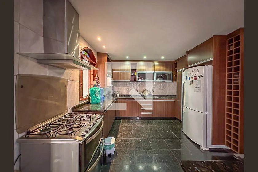 Мебльований будинок з 3 спальнями та 810 м² — photo 11