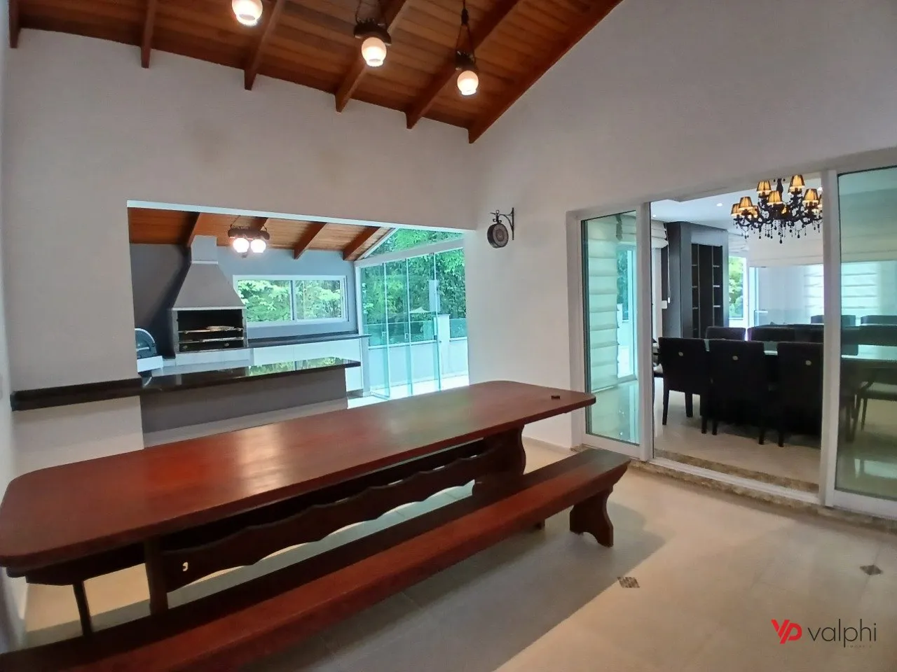 4-bedroom house with a grill on the balcony — photo 31