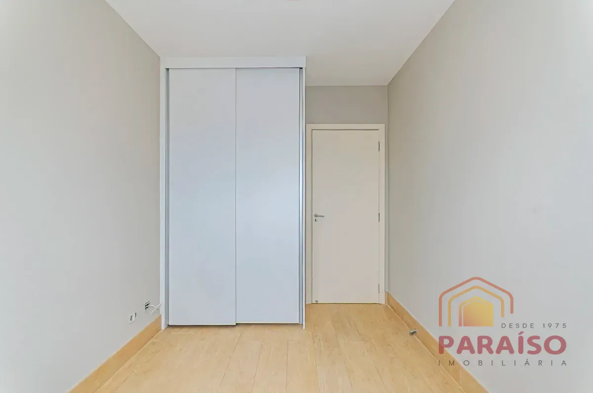 3-bedroom apartment in a building with a gym — photo 36