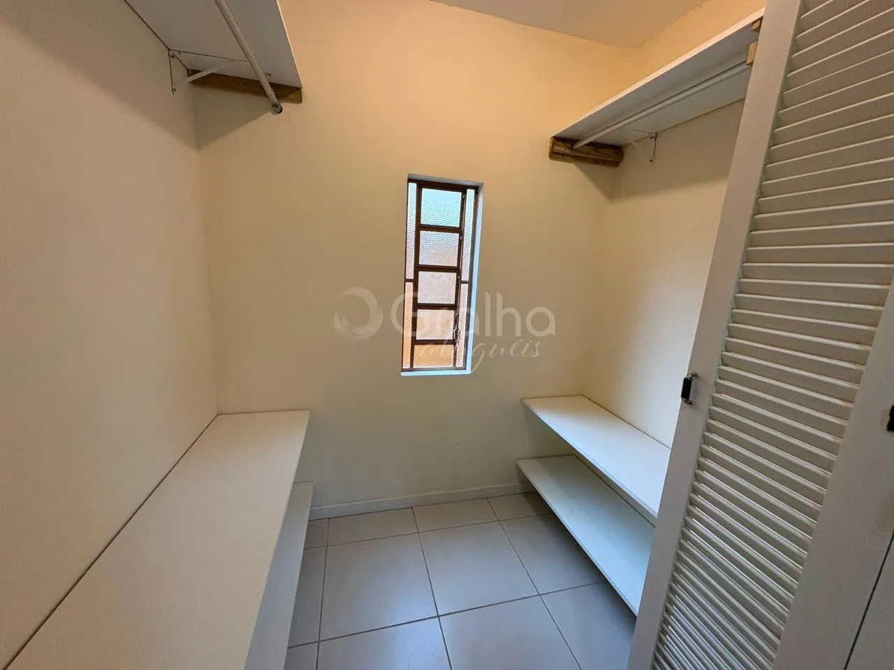 House with 3 en-suite bedrooms 435 m² and private garden — photo 34