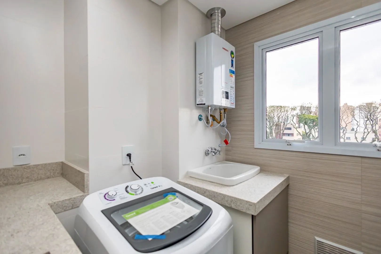 2-bedroom apartment with a washing machine in Curitiba — photo 17