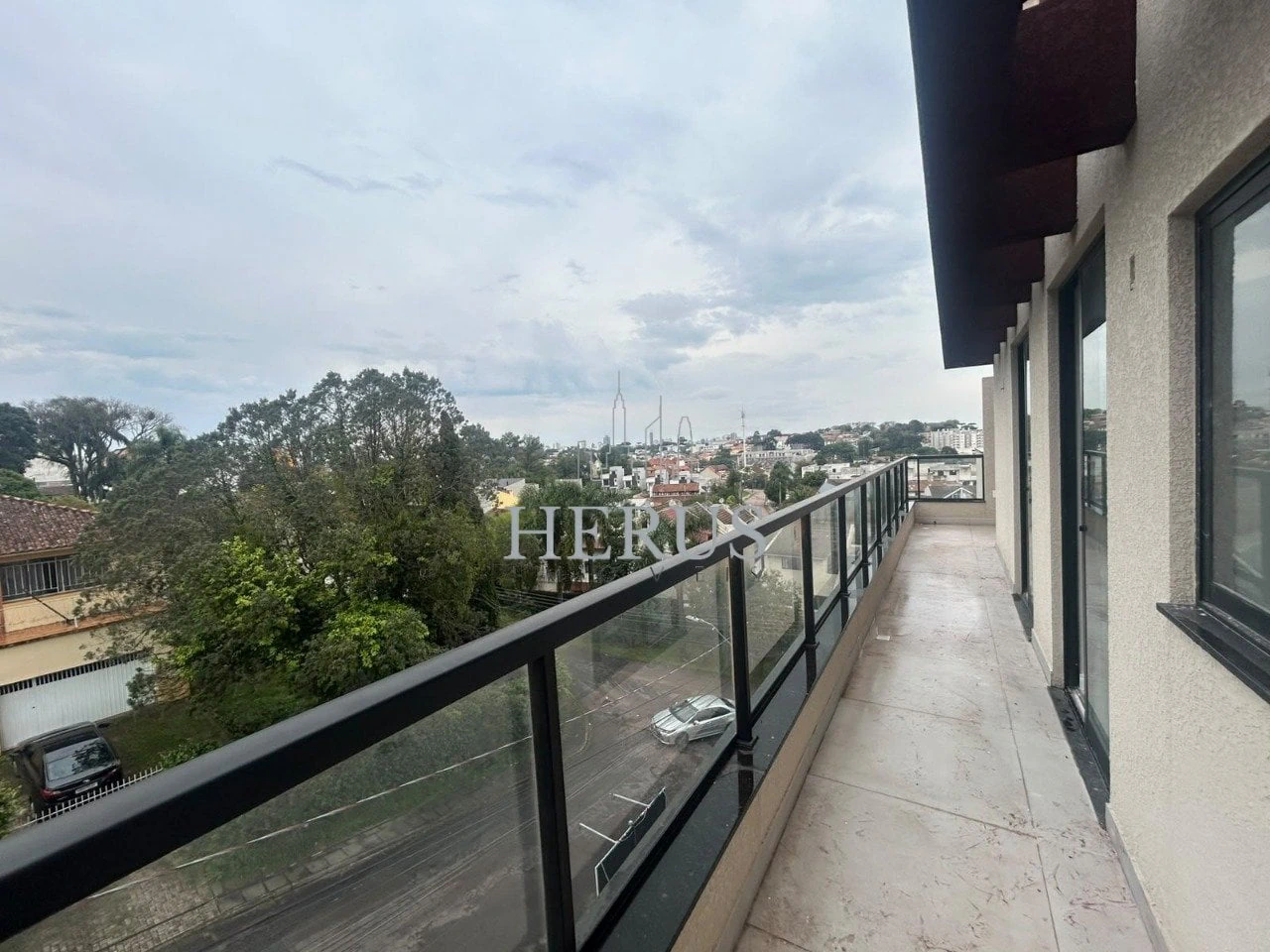 Apartamento de 2 quartos com janelas do piso ao teto — photo 20
