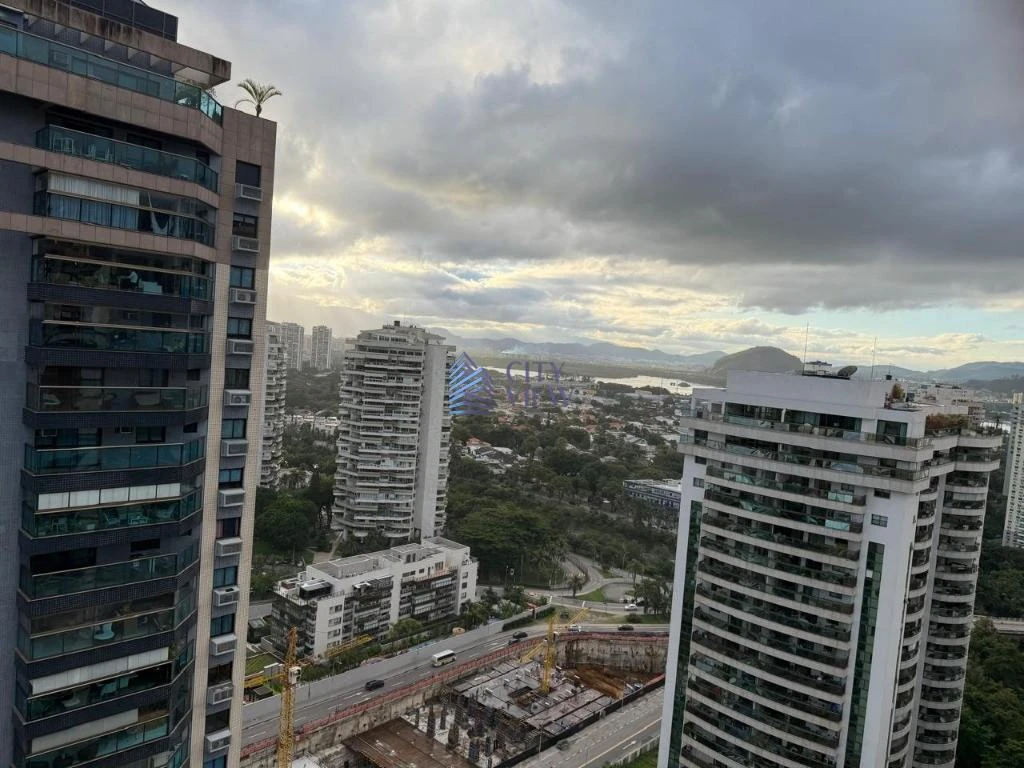 3-bedroom apartment with glass-enclosed balcony — photo 9