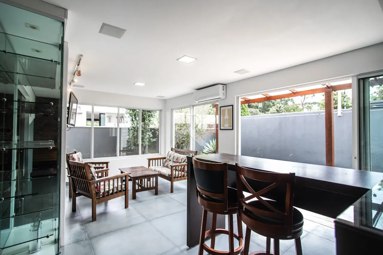 Furnished house with 4 bedrooms and 302 m² and a garden — photo 13