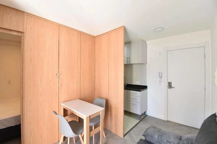 Apartamento mobiliado com varanda e 1 quarto — photo 2