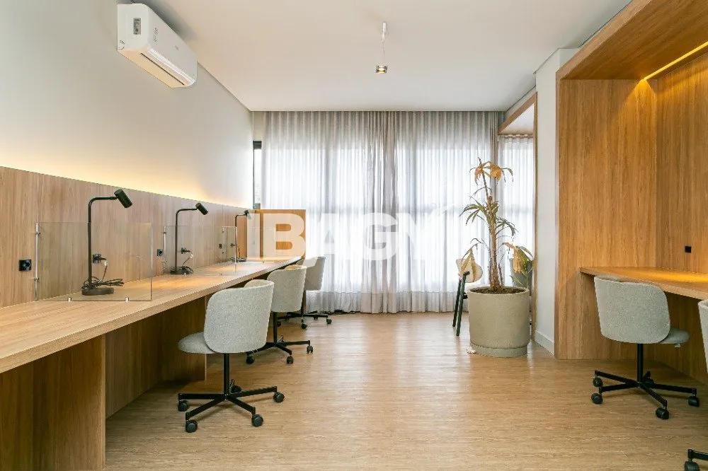 Studio with a glassed-in balcony and open-plan kitchen — photo 6