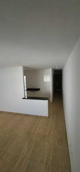 Unfurnished single-story house with 2 bedrooms and 2 baths — photo 2